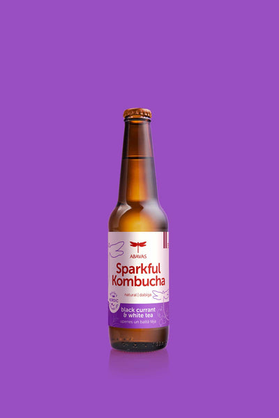 Sparkful kombuča ar upenēm un balto tēju, bezalkoholisks